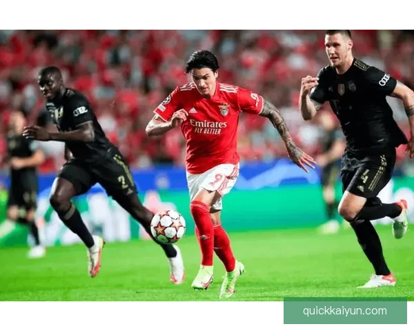 本菲卡展现出色控球能力,比赛节奏掌控稳健表现值得关注 本菲卡展现出色控球能力,比赛节奏掌控稳健表现值得关注